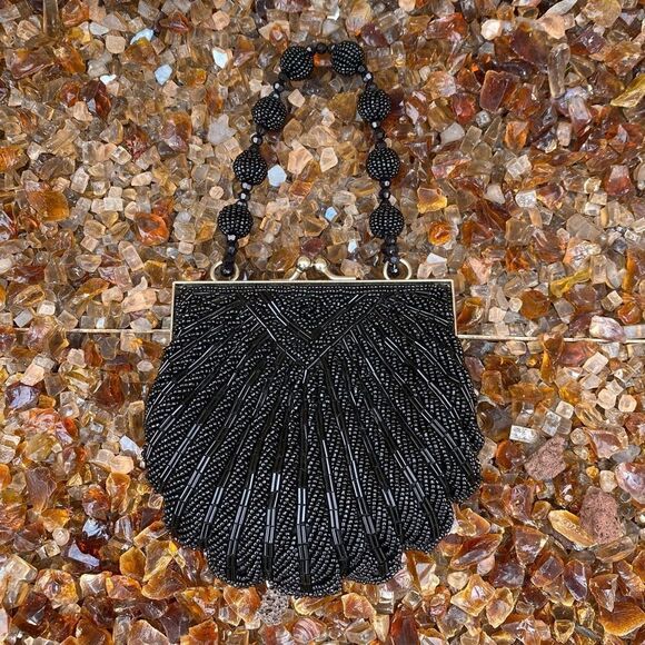 Black Beaded Shell Crossbody/Clutch Bag w/Beaded handle & Removable Strap EUC! - Picture 2 of 4